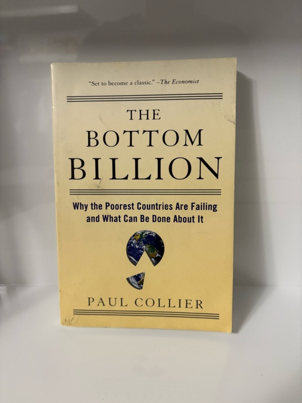 📚 3/$25 📚 The Bottom Billion by Paul Collier Book
